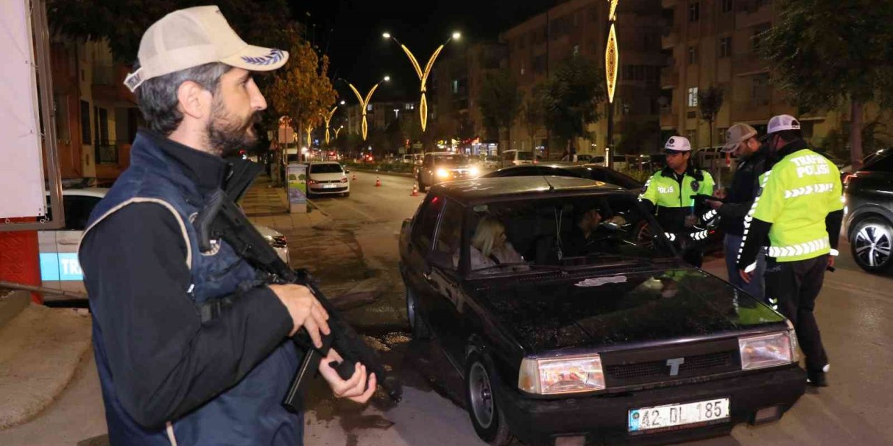 Aksaray’da polis uzun namlulu silahlarla ‘şok’ uygulama yaptı