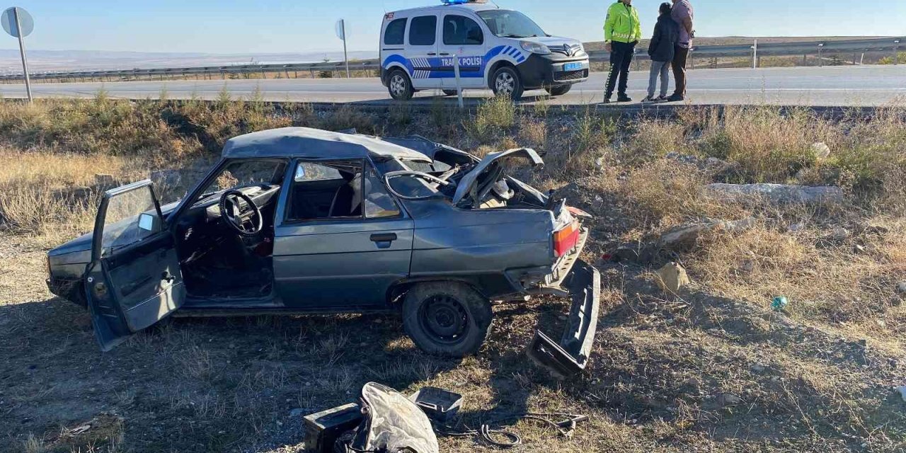 Konya’da takla atan otomobilden burunları kanamadan kurtuldular