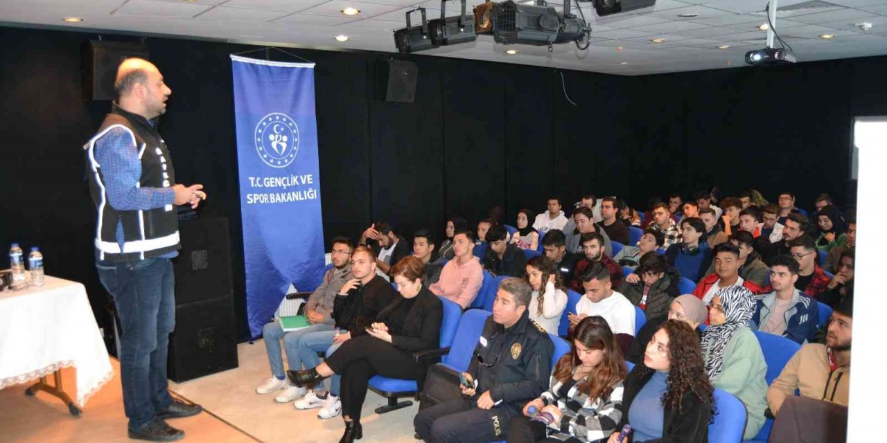 Kulu’da öğrencilere uyuşturucuyla mücadele semineri