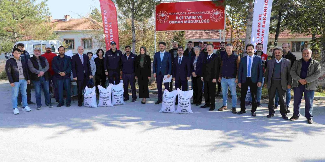 Eskişehir’de çiftçilere Macar fiği tohumu dağıtıldı