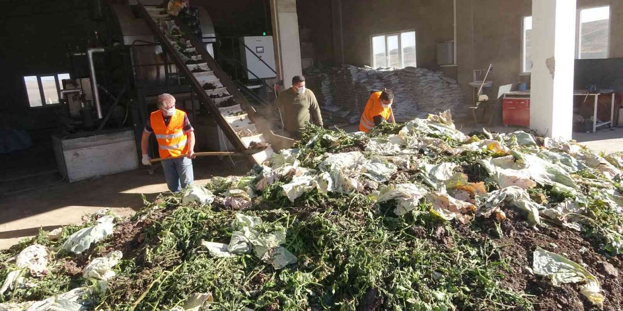 Sebze ve meyve atıklarından yıllık 400 ton organik gübre üretiliyor