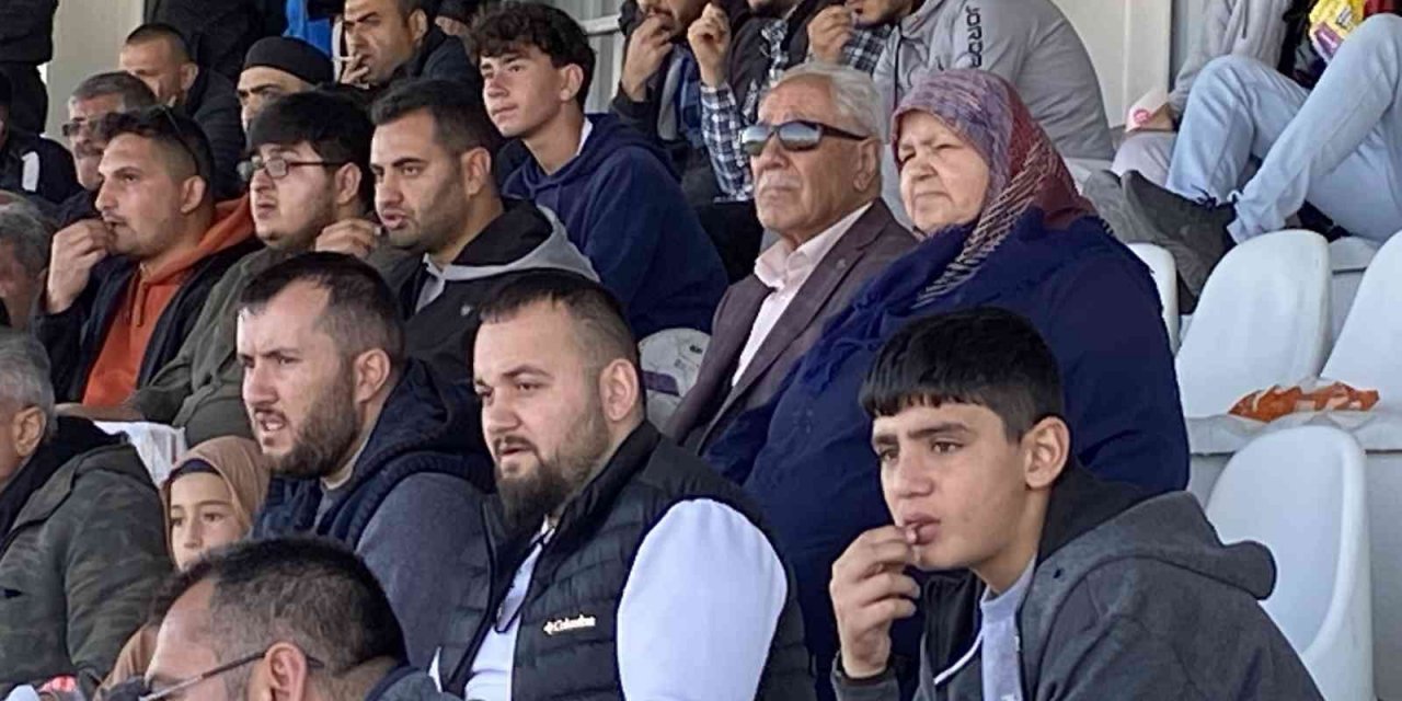 Yaşlı çift Kuluspor’un her maçında stadyumda