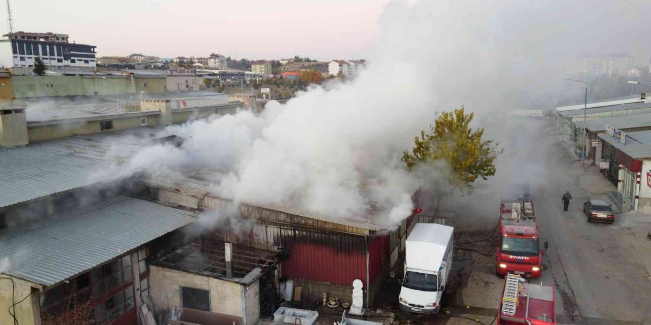 Konya’da sanayi sitesinde korkutan yangın