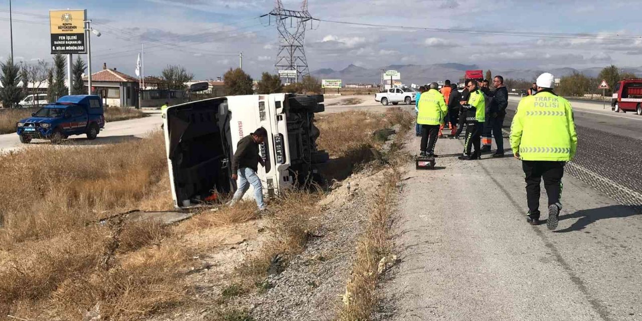 Konya’da midibüs şarampole devrildi: 1 yaralı