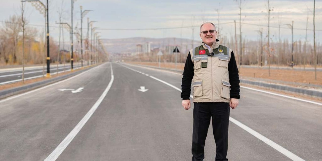 Cumhurbaşkanının adını taşıyor, beklenen bulvar trafiğe açıldı