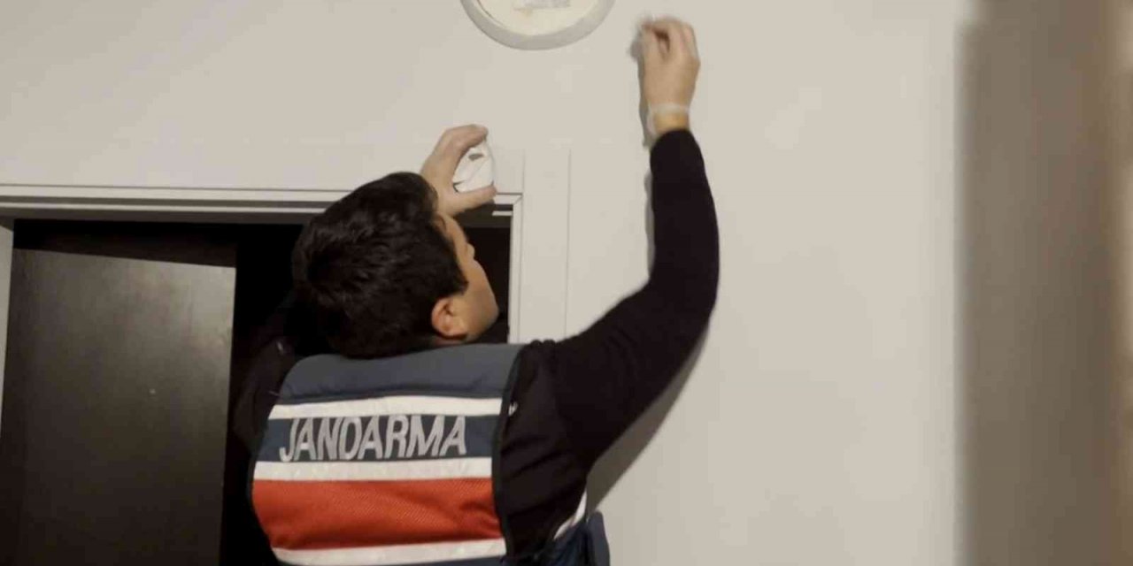 Elektrik buatından uyuşturucu çıktı: 3 gözaltı