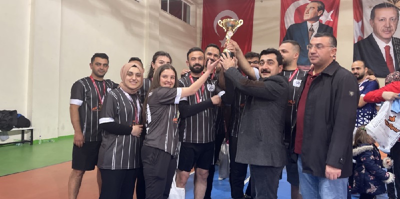 Voleybol turnuvası şamipiyonu: Anadolu Ajansı