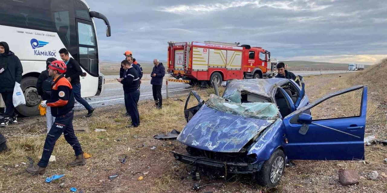 Aksaray’da otomobil ile otobüs çarpıştı: 2 yaralı