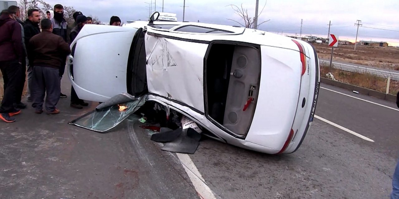 Sultanhanı'nda karşı şeride geçen otomobil takla attı: 1’i bebek 4 yaralı