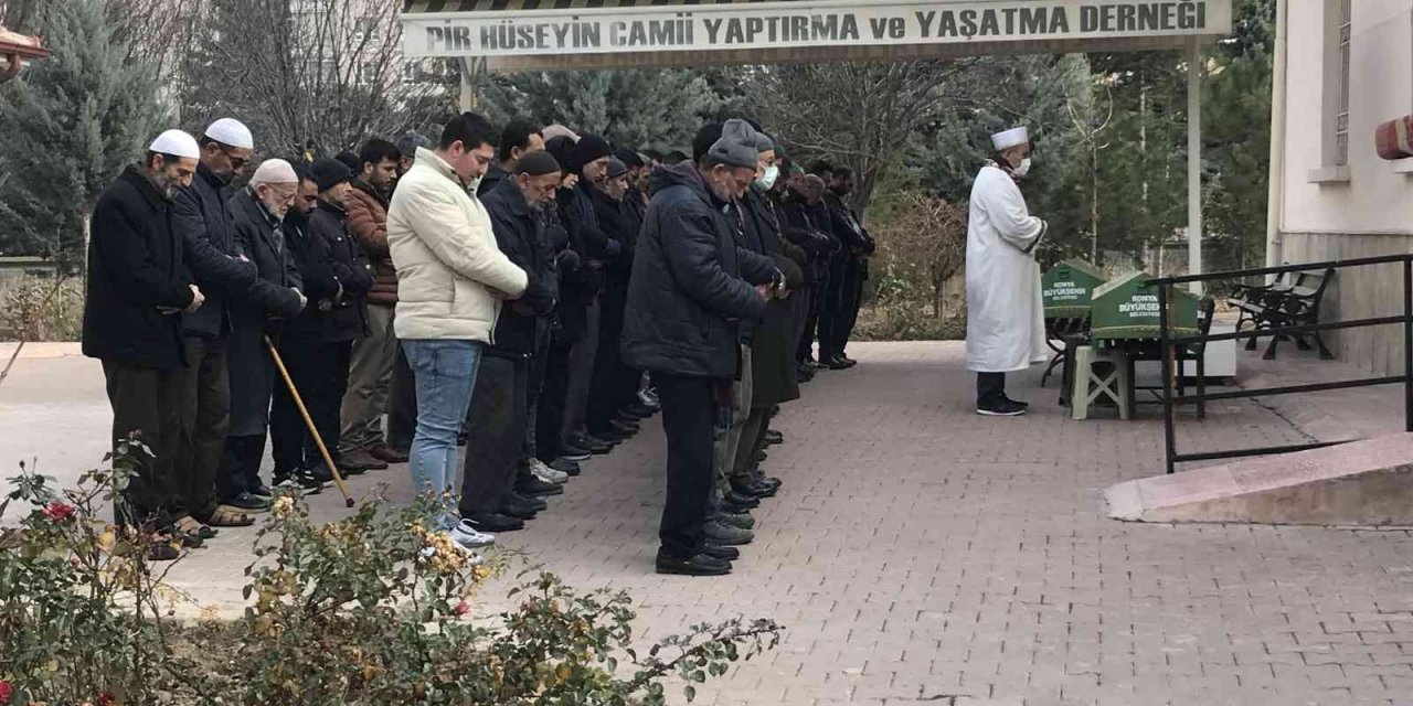 Cinnet getiren babaları tarafından öldüren kız kardeşler toprağa verildi