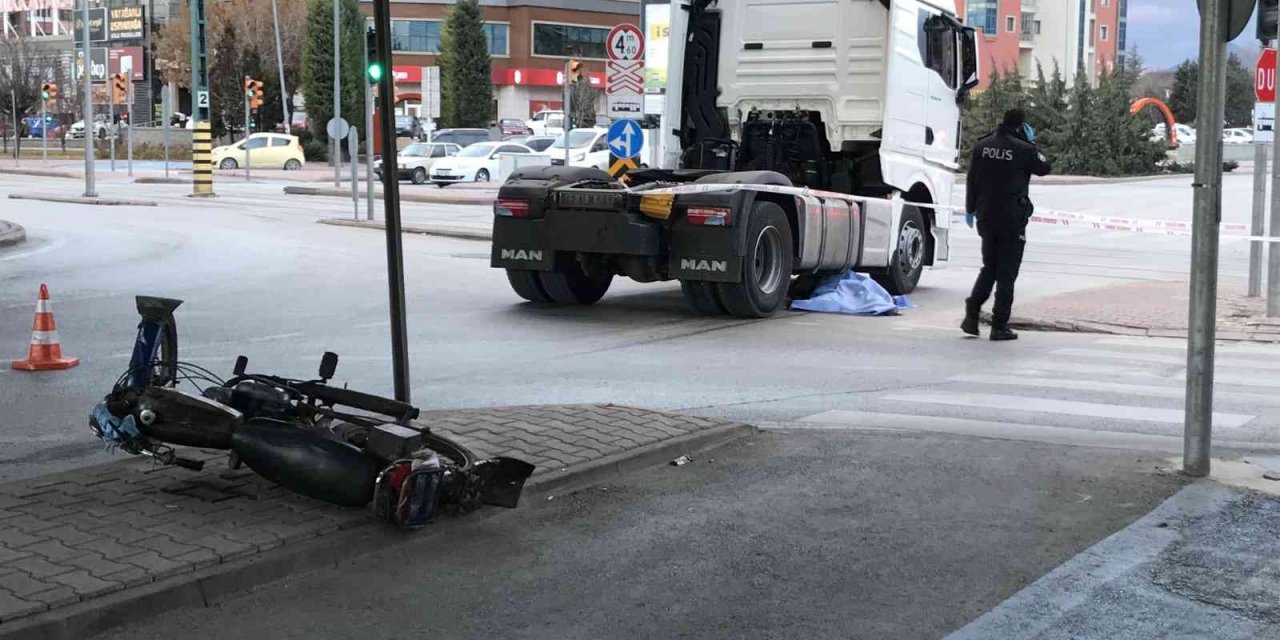 Konya’da tırın altında kalan motosiklet sürücüsü hayatını kaybetti