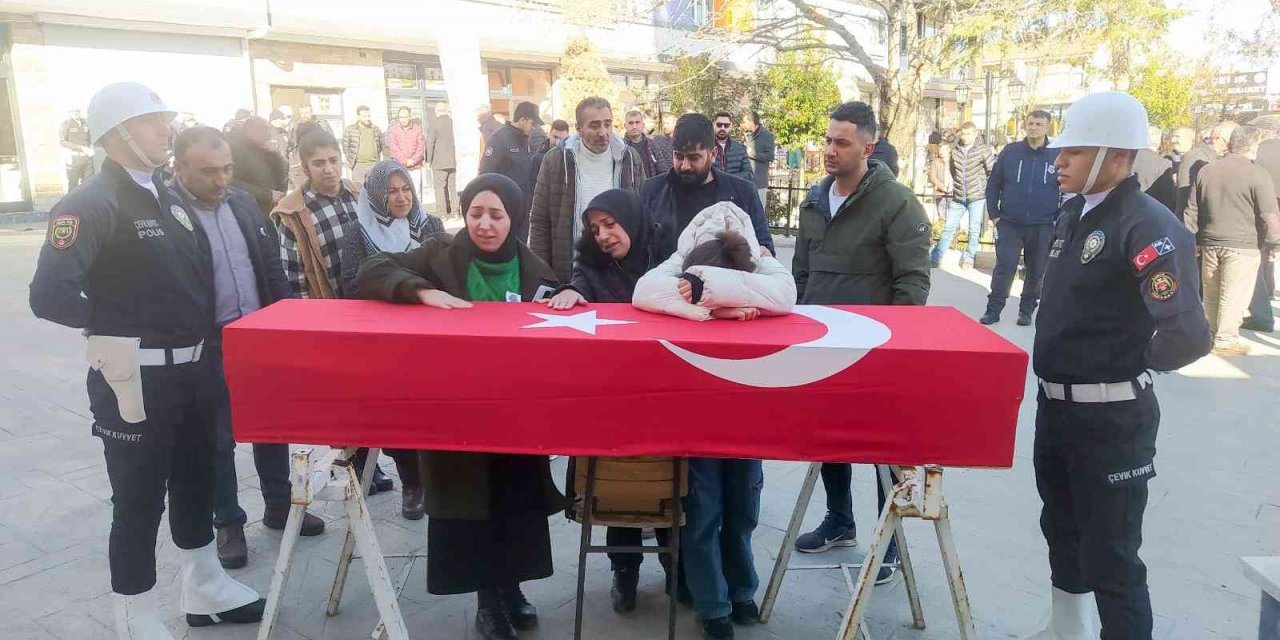 Hayatını kaybeden polis memuru toprağa verildi