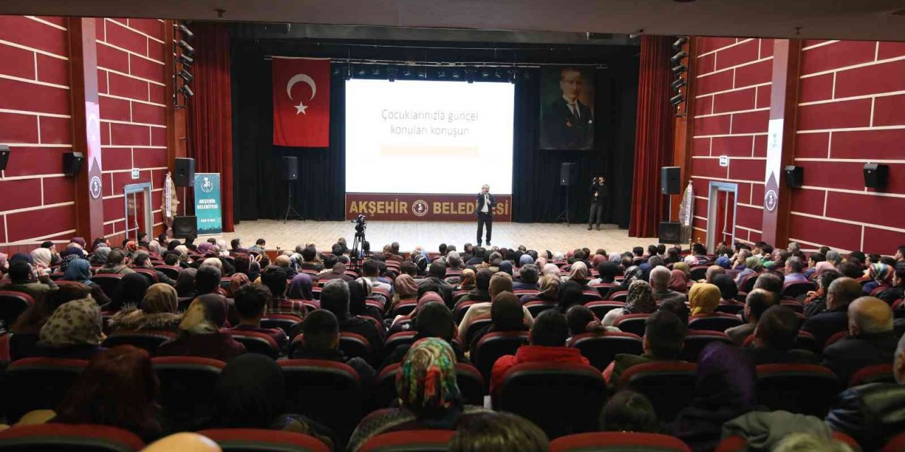 Konya Büyükşehir ilçelerdeki Şehir Konferanslarında sevilen isimleri Konyalılarla buluşturuyor