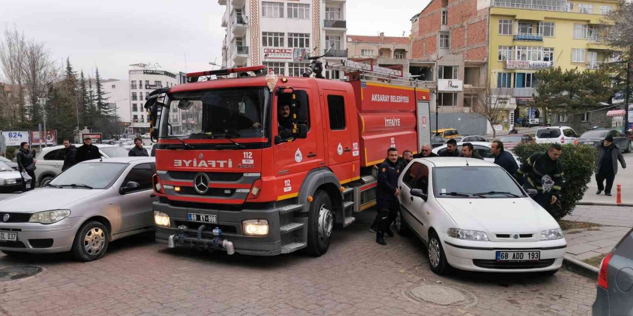 Depoda çıkan yangın itfaiye ve vatandaş seferberliğiyle söndürüldü