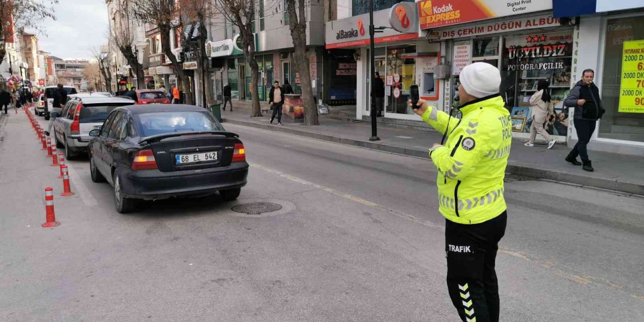 Aksaray’da hatalı parklara geçit yok: 43 araca 18 bin 748 TL ceza