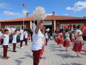 Şehit Hacı Şahin İlkokulunda 23 nisan Başka Kutlanır