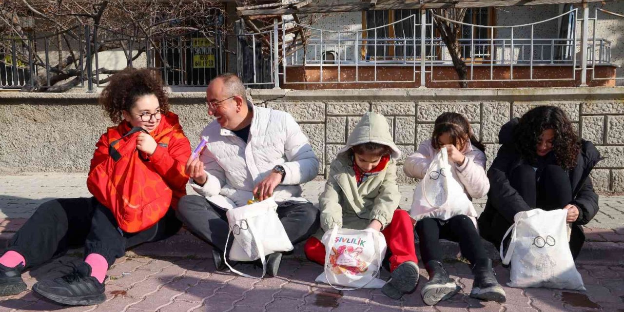 Başkan Kavuş çocuklarla şivlilik topladı