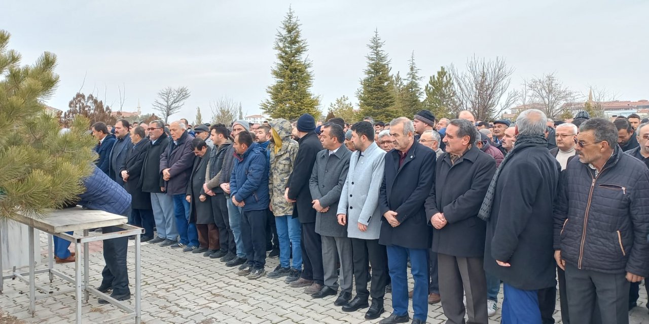 Cengiz Erkol çok sayıda seveninin gözyaşları arasında toprağa verildi