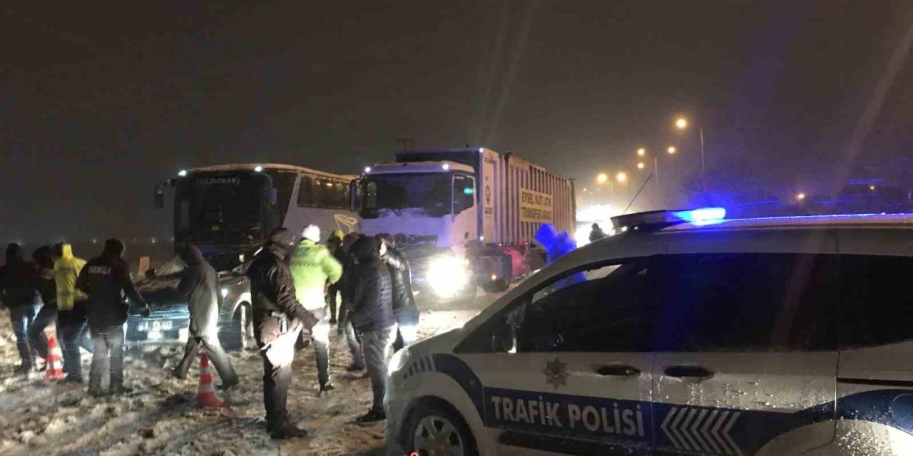 Konya’nın şehirler arası yollarında kar ve tipi engeli