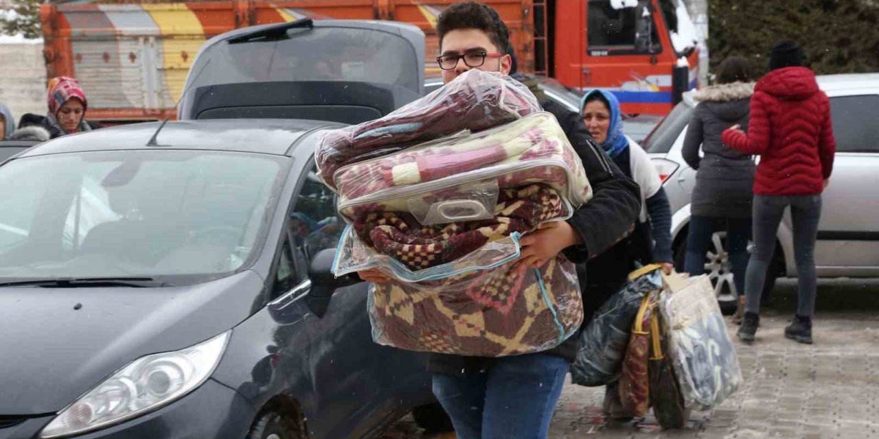 Konya depremzedeler için tek yürek oldu