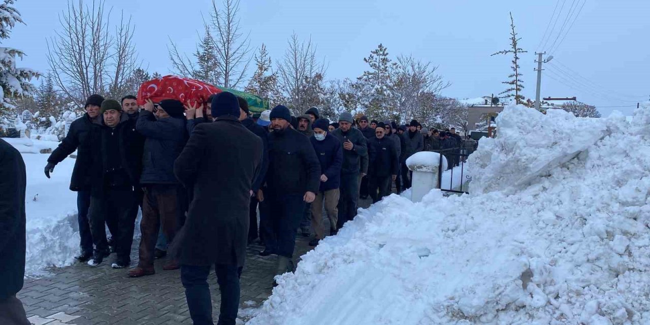 Öğretmen Raziye Sanlav Eskil'de toprağa verildi