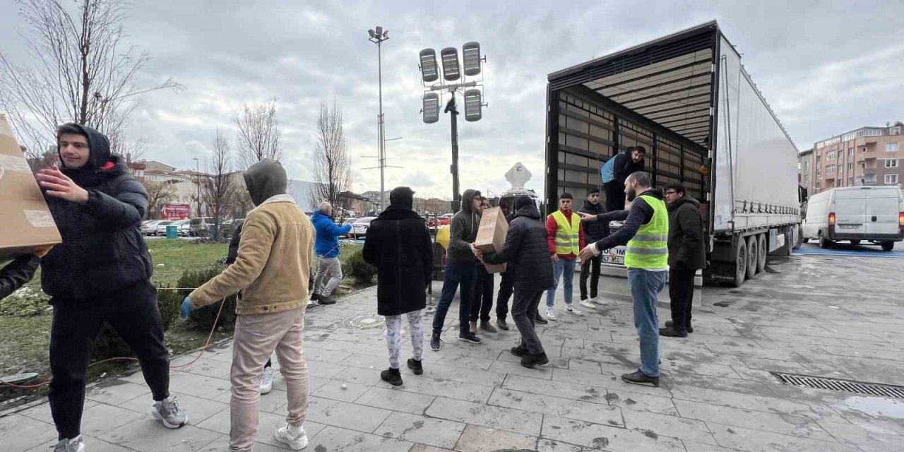 Deprem bölgesine yardım seferberliği sürüyor