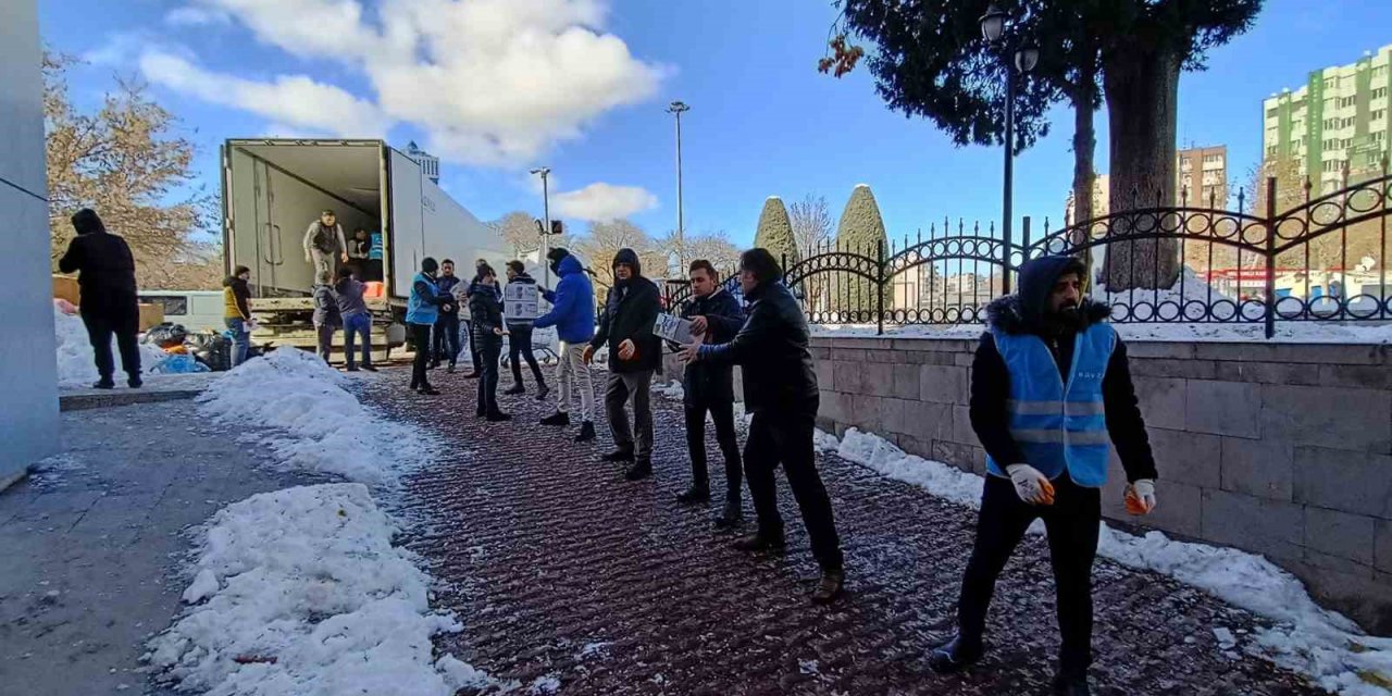 KTO’dan depremzedelere yardım sürüyor