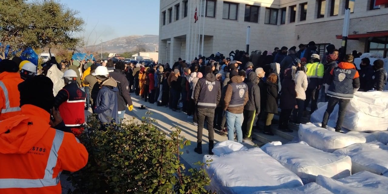 ESKİLDER Samandağ'da yemek ikramına başladı! İşte ihtiyaç listesi