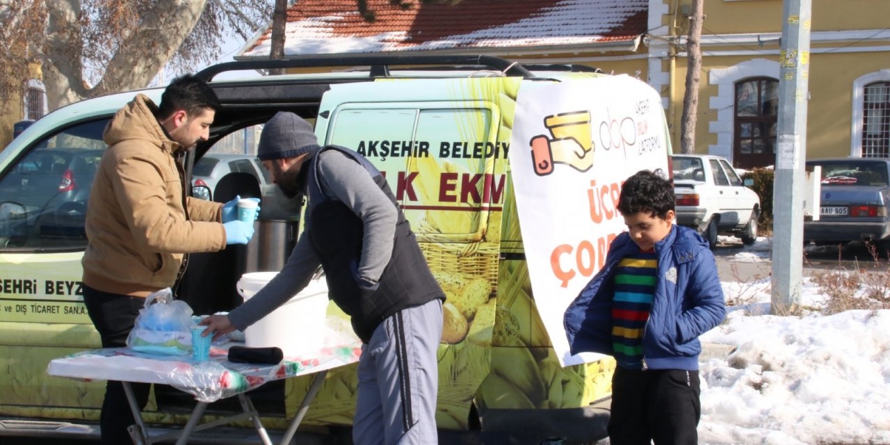 Akşehir’de depremzedelere çorba ikramı