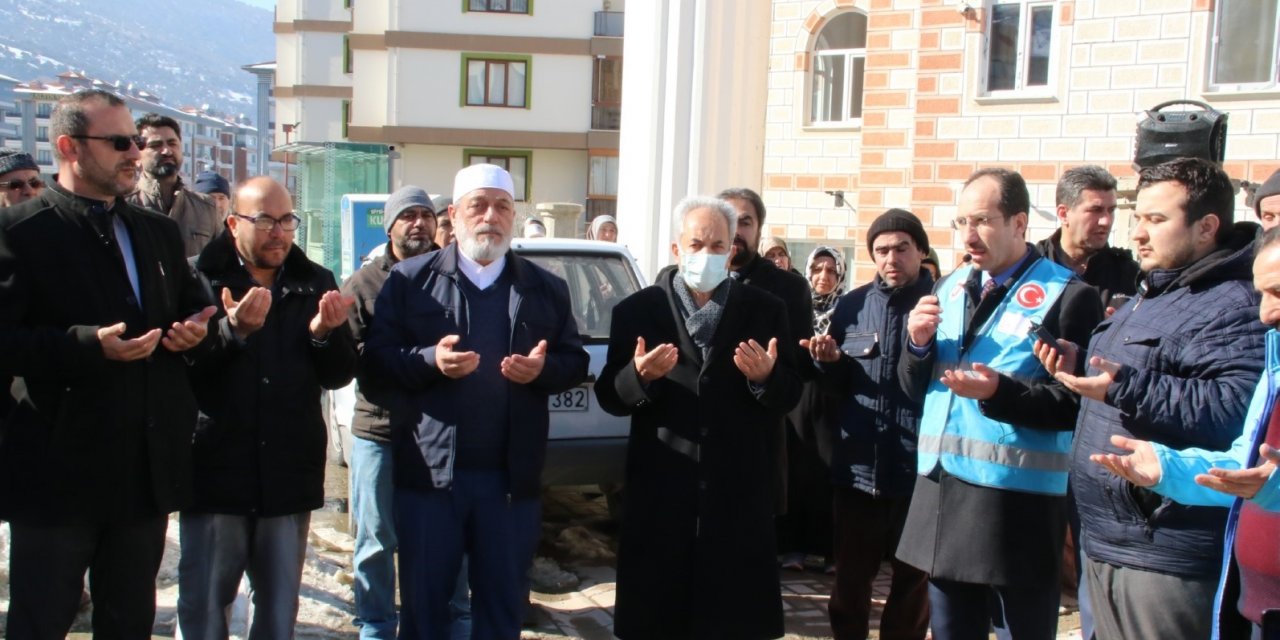 Akşehir’den depremzedelere 2 kamyon yardım