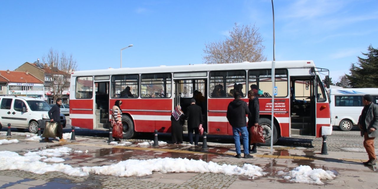 Akşehir Belediyesi’nden depremzedeler için ücretsiz servis