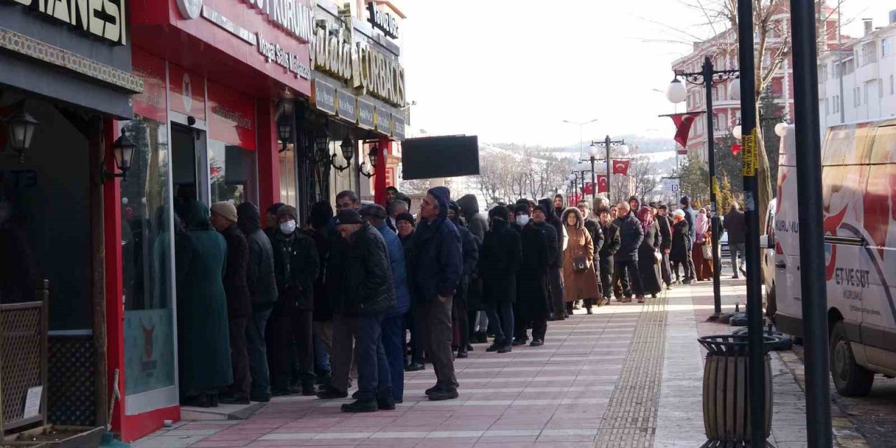 Yozgat’ta Et ve Süt Kurumunda uygun fiyatla satılan et ürünlerine yoğun ilgi