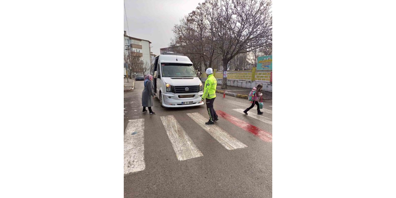 Okullar açıldı, okul servisleri sıkı denetimde