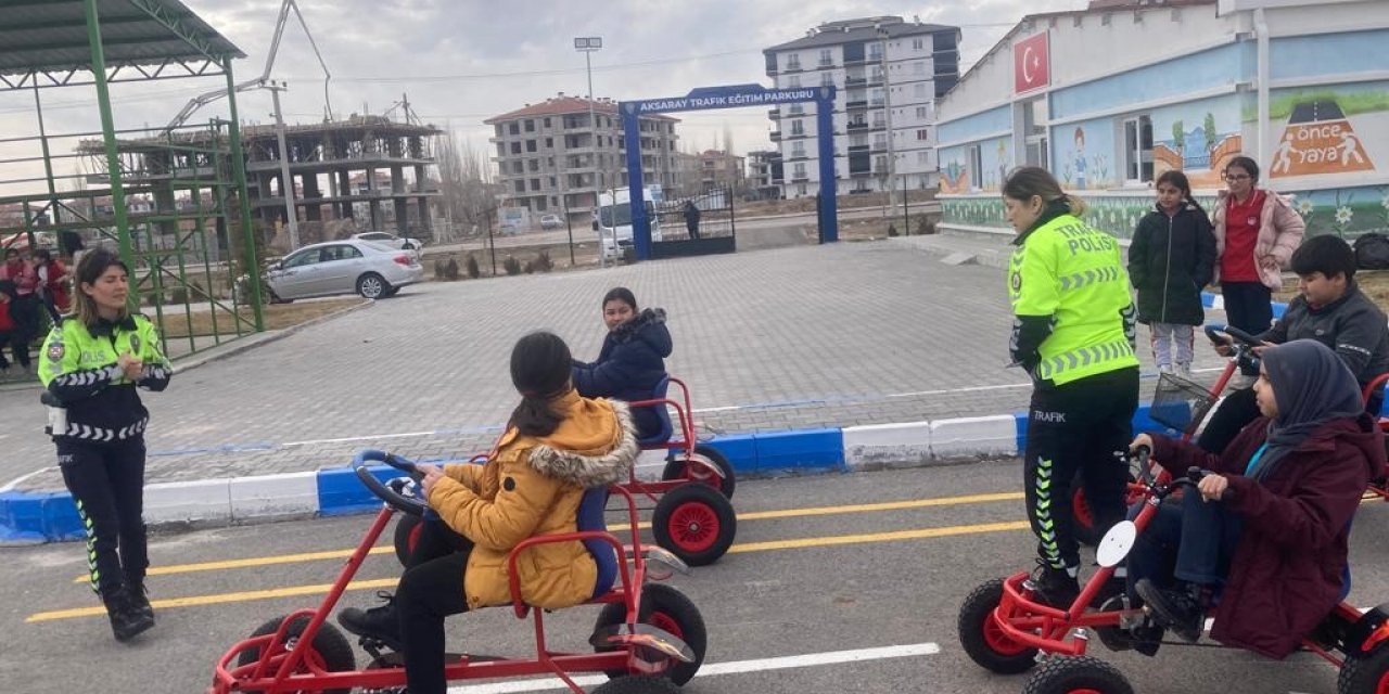 Minik öğrencilere uygulamalı trafik eğitimi