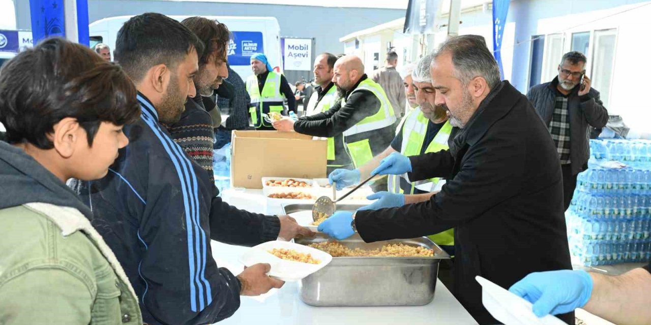 Deprem bölgesinde "çarklar durmasın" diye karavana Bursa’dan