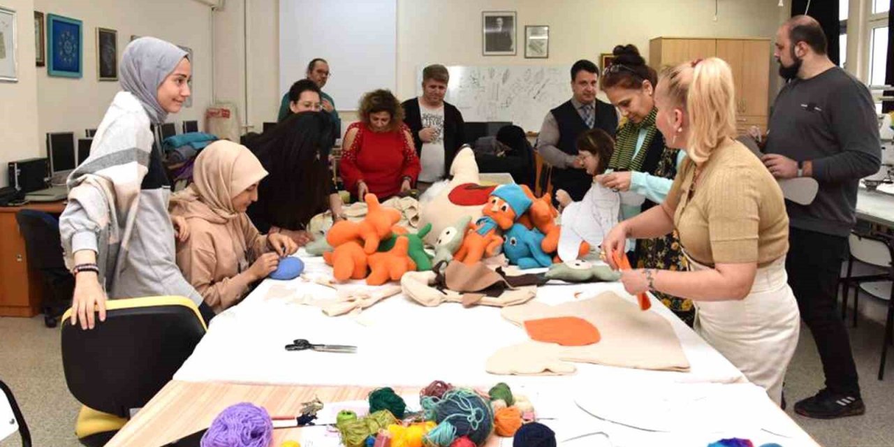 SÜ akademisyen ve öğrencileri depremzedeler için üretiyor