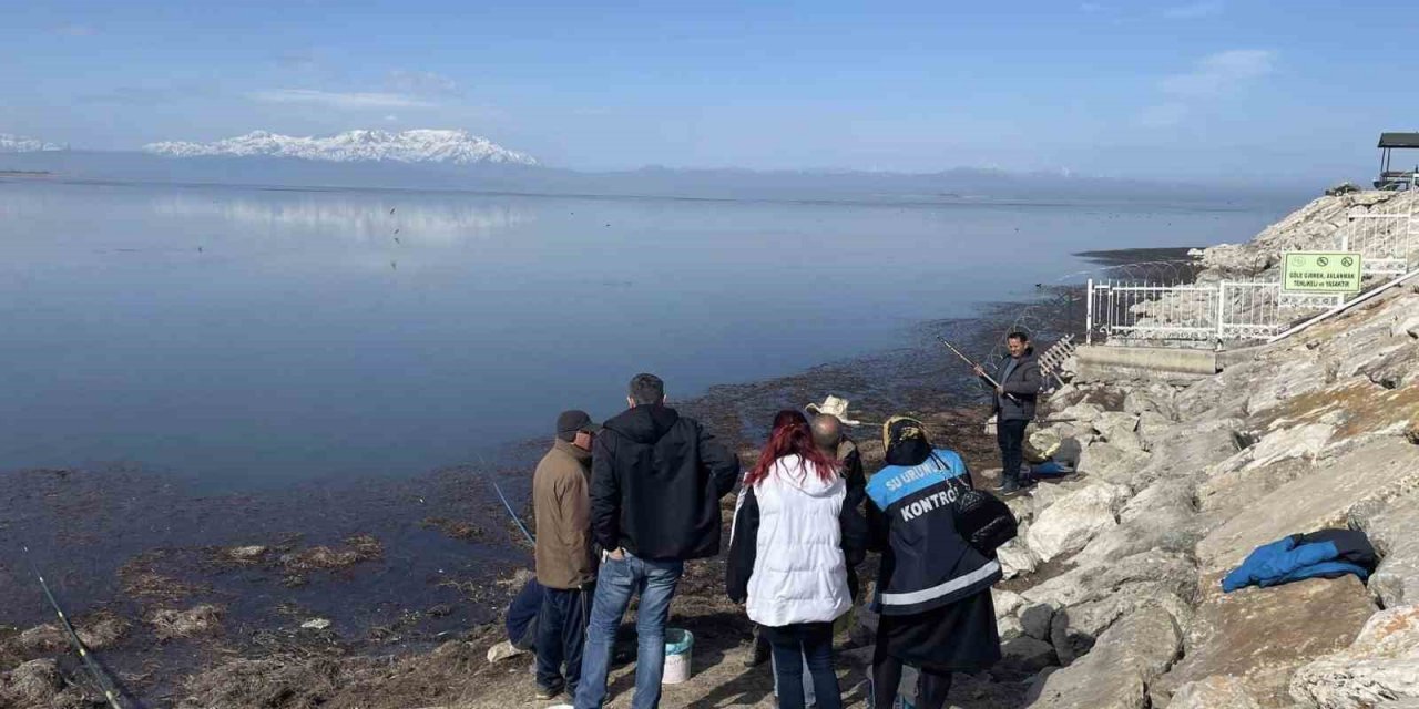 Beyşehir Gölü’nde endemik tür olan yağ balığı avlayanlara ceza