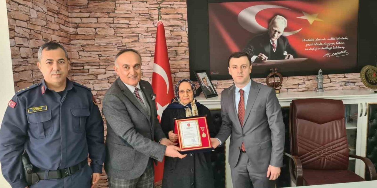 Konya’da 78 yaşındaki kadın Türk Silahlı Kuvvetlerini Güçlendirme Vakfına ev bağışladı