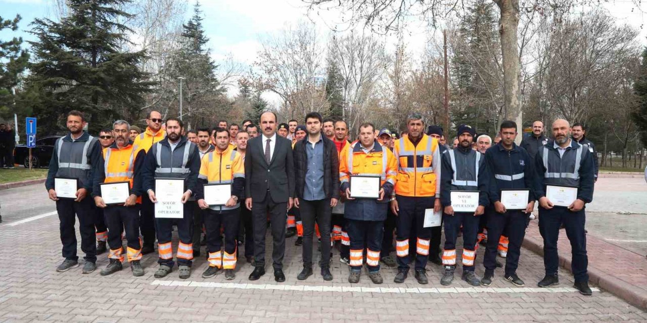 Başkan Altay Hatay’da görev yapan personele teşekkür belgesi takdim etti