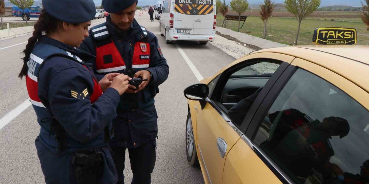 Jandarma ilçe, belde ve köy yollarında sıkı denetimde