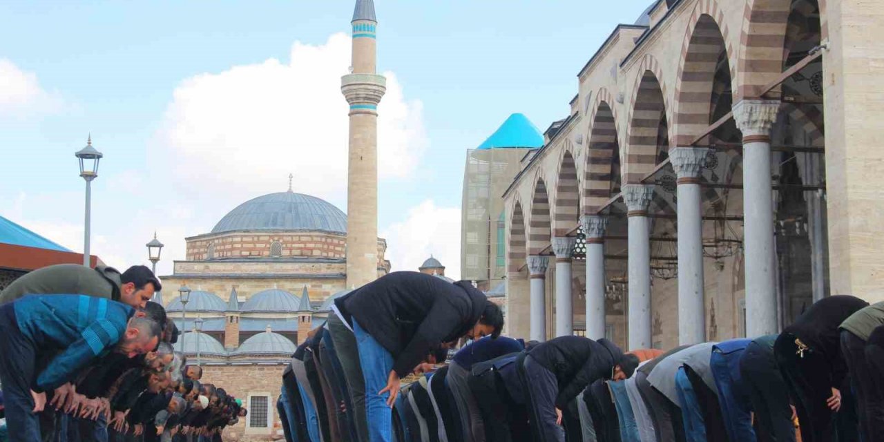 Konya’da Ramazan ayının ilk Cuma namazı kılındı