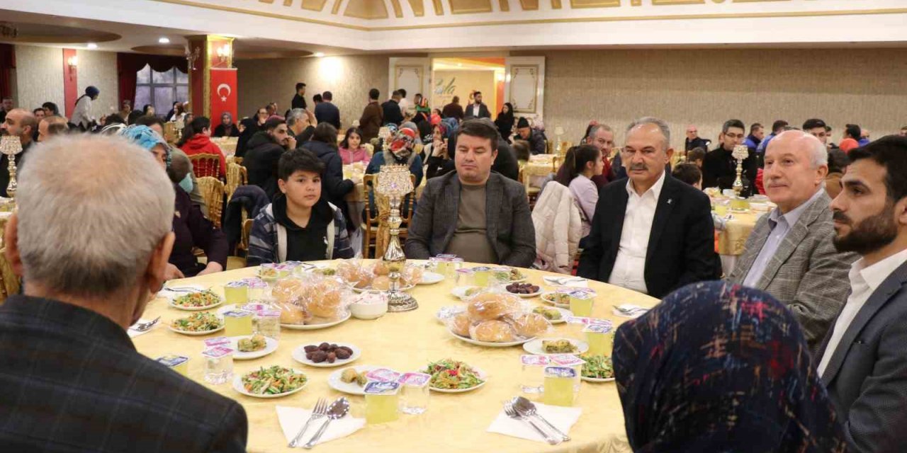 Başkan Dinçer depremzede ailelerle iftarda buluştu