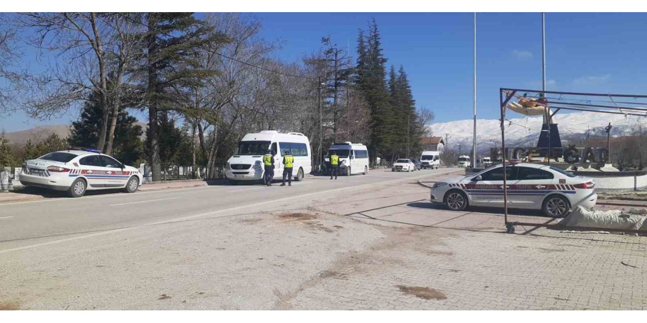 Ereğli’de jandarma trafikten servis araçlarına denetim