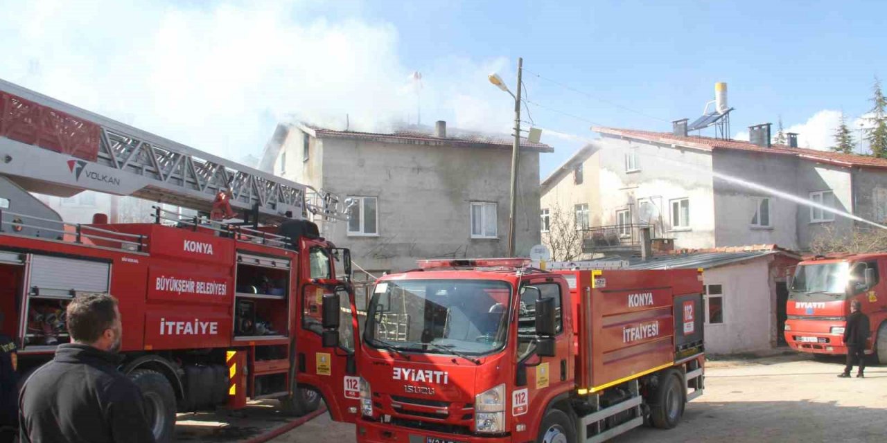 İlaç yazdırmaya gitti, evin çatısında yangın çıktı