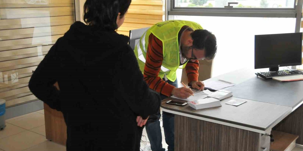 Akşehir Belediyesinden depremzedelere yardım çeki