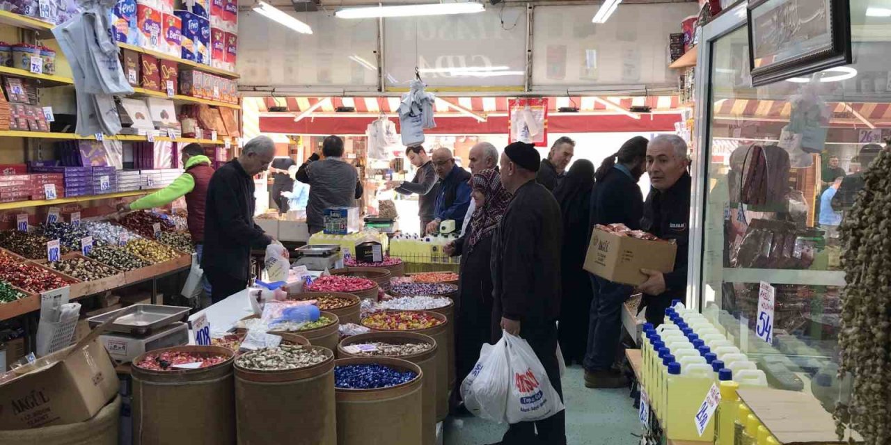 Bayramlık ikramlar için alışveriş yoğunluğu başladı