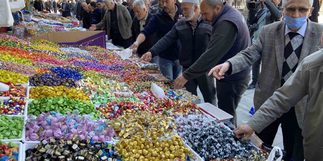 Konya’da bayram alışverişini son günlere bırakanlar yoğunluk oluşturdu