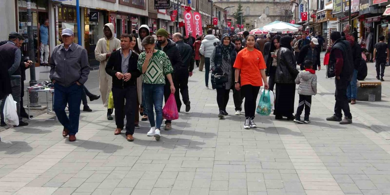 Yozgat’ta çarşı ve pazarda bayram yoğunluğu yaşanıyor