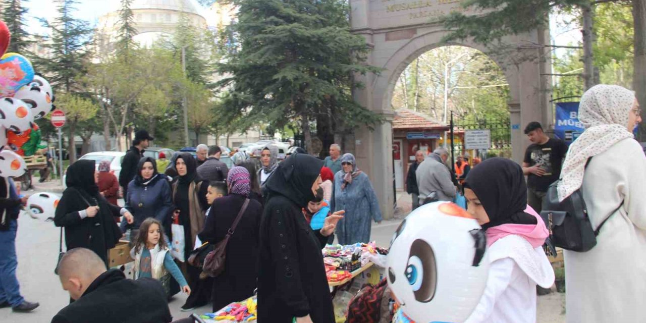 Konya’da mezarlıklarda bayram yoğunluğu