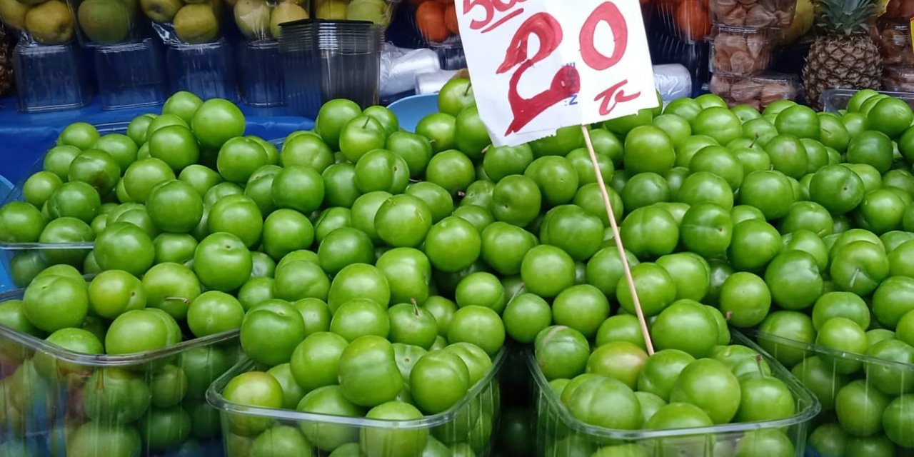 Manavda tezgâhların gözdesi papaz eriği